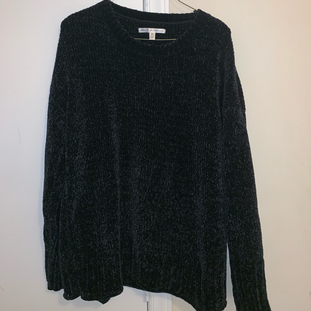 Comfortable Black Long-sleeve Sweater